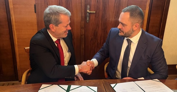 Gov. Pillen and Pavel Sekac from the Czech Ministry of Agriculture sign letter of intent.